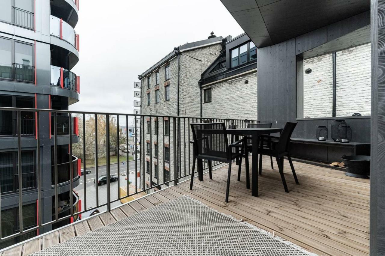 Iconic Luxury Penthouse In Heart Of Tallinn Exterior photo